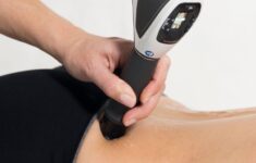 Radiale Stoßwellentherapie kommt im Bereich der Hüfte zum Einsatz.